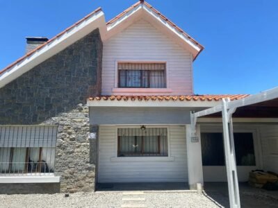 ALQUILER Gran Casa en Carrasco Sur/Uso comercial o Familia/4 Dorm/3 Baños/Cochera