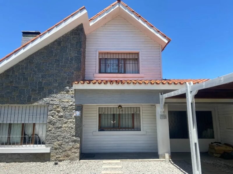 ALQUILER Gran Casa en Carrasco Sur/Uso comercial o Familia/4 Dorm/3 Baños/Cochera
