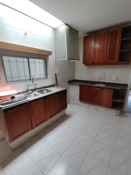 ALQUILER Zona Residencial/250m2/ 2 Dorm+esc/2 Baños/cochera/ Carrasco Sur