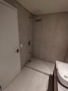 Gran Apto a ESTRENAR en DOS ACRES/2 dorm/2 baños/cochera/Complejo privado a pasos de Colegio British