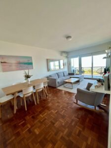 VENTA Frente a Rambla Malvin/73m2/ 2 Dorm/Balcon/ Amplios Ambientes