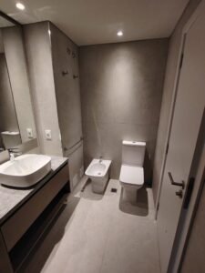 Gran Apto a ESTRENAR en DOS ACRES/2 dorm/2 baños/cochera/Complejo privado a pasos de Colegio British