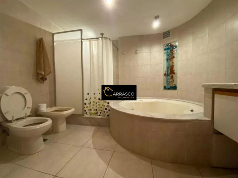 VENTA Gran Piso sobre Rbla.Gandhi/5 dorm/4 baños/350m2/Punta Carretas