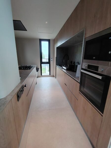 Gran Apto a ESTRENAR en DOS ACRES/2 dorm/2 baños/cochera/Complejo privado a pasos de Colegio British