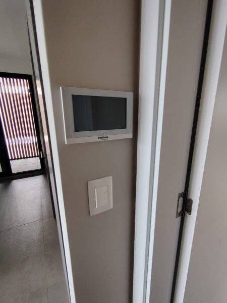 Gran Apto a ESTRENAR en DOS ACRES/2 dorm/2 baños/cochera/Complejo privado a pasos de Colegio British