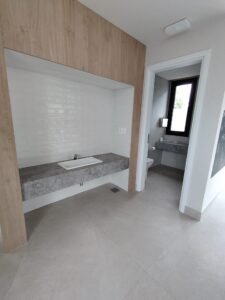 Gran Apto a ESTRENAR en DOS ACRES/2 dorm/2 baños/cochera/Complejo privado a pasos de Colegio British