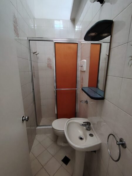 ALQUILER Zona Residencial/250m2/ 2 Dorm+esc/2 Baños/cochera/ Carrasco Sur