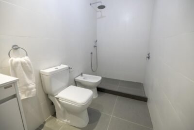 ALQUILER Casa esquina en Complejo Cerrado/ 3 dorm/3 baños/ 2 cocheras/Carrasco Norte