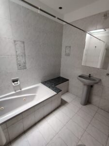 ALQUILER Zona Residencial/250m2/ 2 Dorm+esc/2 Baños/cochera/ Carrasco Sur