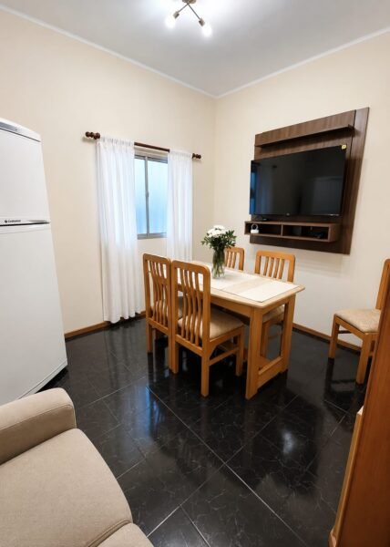 Apta Banco | 2 Dormitorios/patio/ A 1 cuadra de Bvr Artigas/ Tres Cruces
