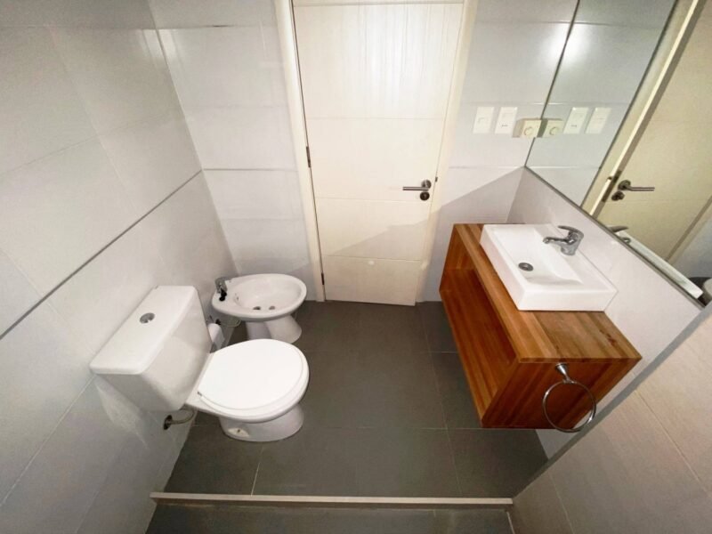 VENTA Ideal Inversion! Apto con Renta hasta Agosto/ Pocitos