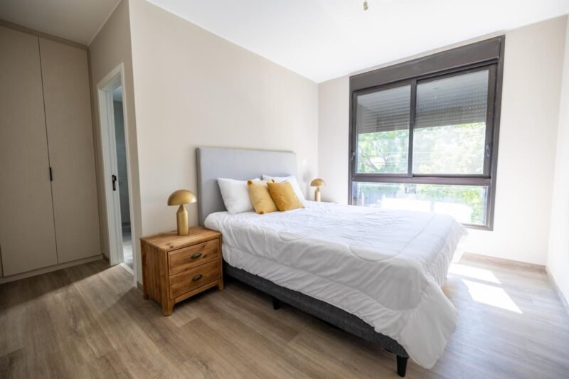 ALQUILER Casa esquina en Complejo Cerrado/ 3 dorm/3 baños/ 2 cocheras/Carrasco Norte