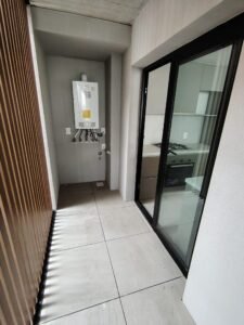 Gran Apto a ESTRENAR en DOS ACRES/2 dorm/2 baños/cochera/Complejo privado a pasos de Colegio British