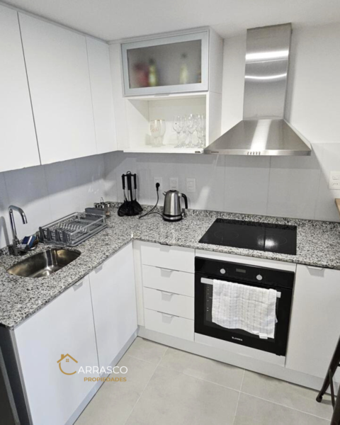 Venta - Apartamento de 1 dormitorio + garage en Palermo / con renta activa / Admite Banco