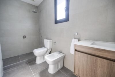 ALQUILER Casa esquina en Complejo Cerrado/ 3 dorm/3 baños/ 2 cocheras/Carrasco Norte