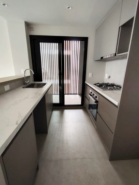 Gran Apto a ESTRENAR en DOS ACRES/2 dorm/2 baños/cochera/Complejo privado a pasos de Colegio British