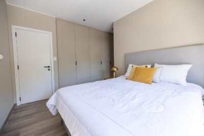 ALQUILER Casa esquina en Complejo Cerrado/ 3 dorm/3 baños/ 2 cocheras/Carrasco Norte