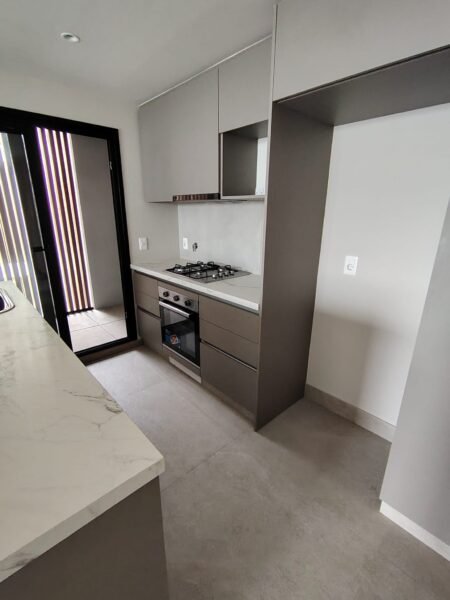 Gran Apto a ESTRENAR en DOS ACRES/2 dorm/2 baños/cochera/Complejo privado a pasos de Colegio British