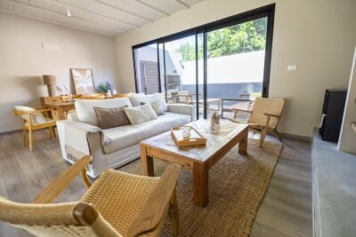 ALQUILER Casa esquina en Complejo Cerrado/ 3 dorm/3 baños/ 2 cocheras/Carrasco Norte