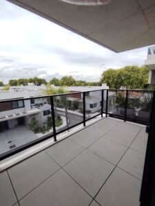 Gran Apto a ESTRENAR en DOS ACRES/2 dorm/2 baños/cochera/Complejo privado a pasos de Colegio British