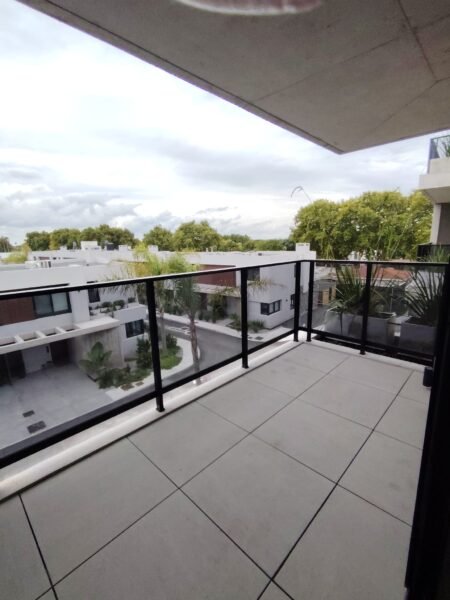 Gran Apto a ESTRENAR en DOS ACRES/2 dorm/2 baños/cochera/Complejo privado a pasos de Colegio British