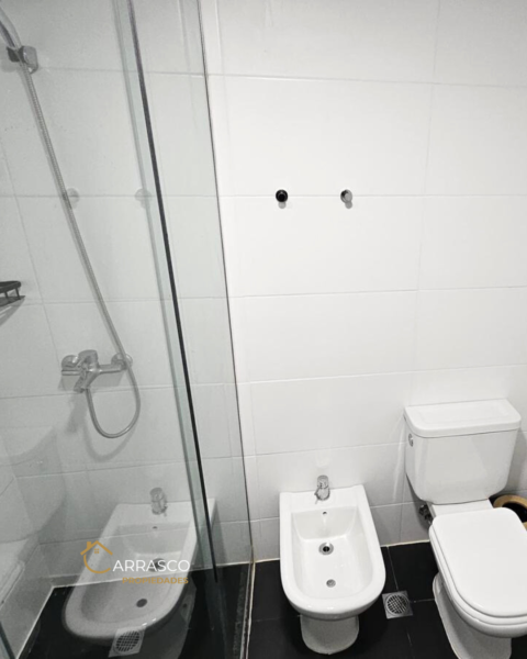 Venta - Apartamento de 1 dormitorio + garage en Palermo / con renta activa / Admite Banco