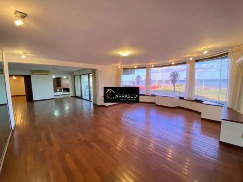 VENTA Gran Piso sobre Rbla.Gandhi/5 dorm/4 baños/350m2/Punta Carretas