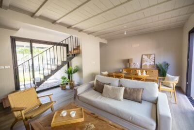 ALQUILER Casa esquina en Complejo Cerrado/ 3 dorm/3 baños/ 2 cocheras/Carrasco Norte