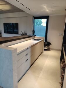 Gran Apto a ESTRENAR en DOS ACRES/2 dorm/2 baños/cochera/Complejo privado a pasos de Colegio British