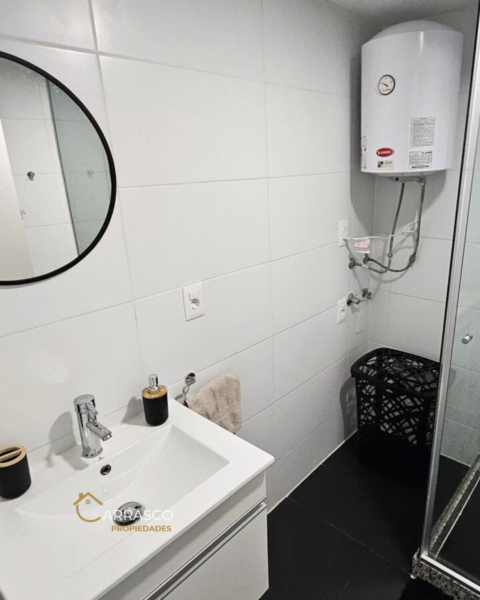 Venta - Apartamento de 1 dormitorio + garage en Palermo / con renta activa / Admite Banco