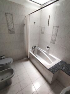 ALQUILER Zona Residencial/250m2/ 2 Dorm+esc/2 Baños/cochera/ Carrasco Sur