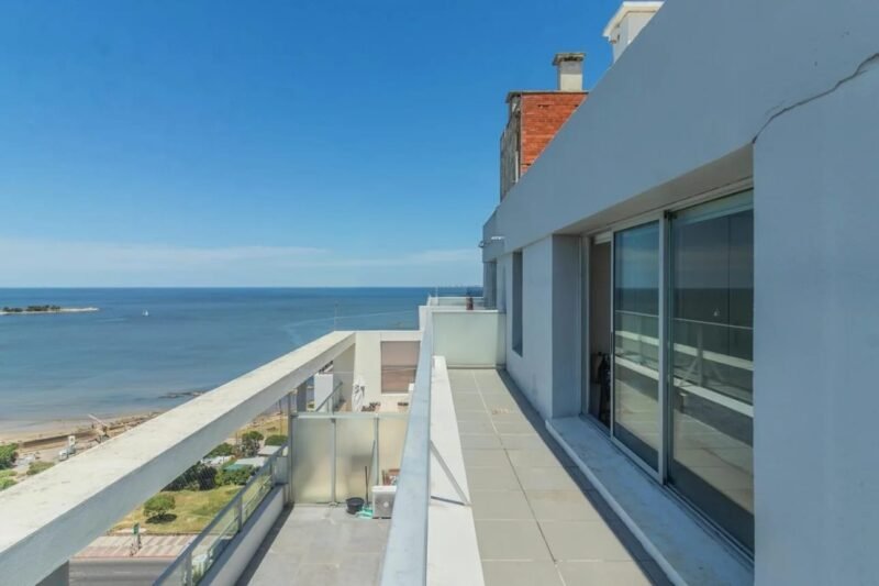 Penthouse Duplex con Vista al Mar/ 2 Dorm/ 2 Baños/ Cochera/ Amenities/Rambla de Malvin