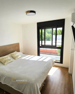Venta - Apartamento de 1 dormitorio + garage en Palermo / con renta activa / Admite Banco
