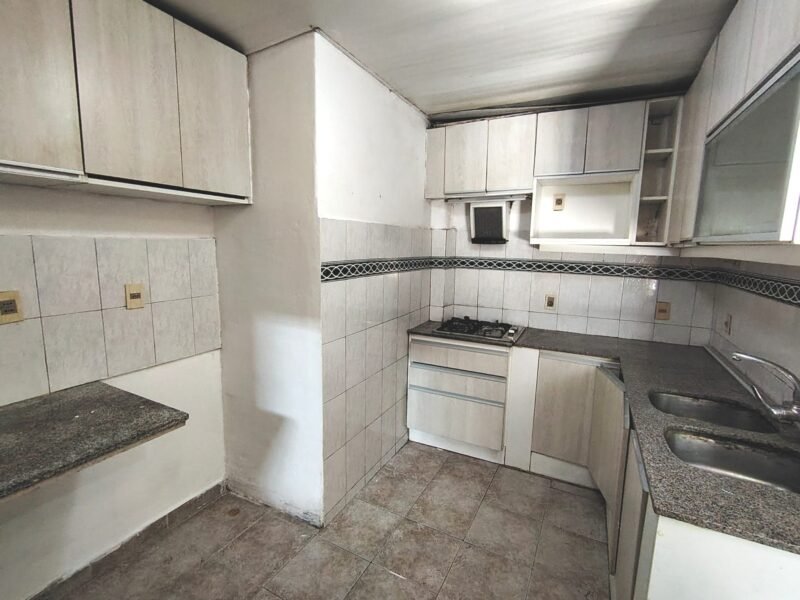 Duplex/80m2/2 Dorm+esc/entrepiso/patio/parrillero/La Comercial