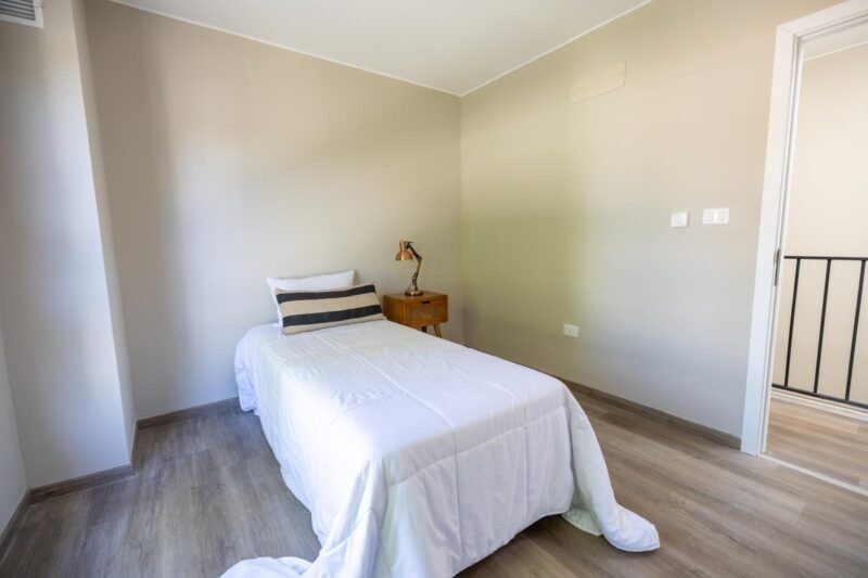 ALQUILER Casa esquina en Complejo Cerrado/ 3 dorm/3 baños/ 2 cocheras/Carrasco Norte