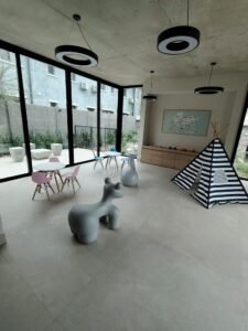 Gran Apto a ESTRENAR en DOS ACRES/2 dorm/2 baños/cochera/Complejo privado a pasos de Colegio British