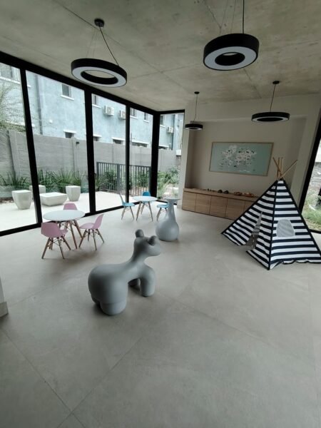 Gran Apto a ESTRENAR en DOS ACRES/2 dorm/2 baños/cochera/Complejo privado a pasos de Colegio British