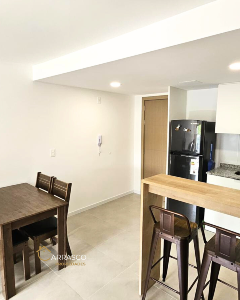 Venta - Apartamento de 1 dormitorio + garage en Palermo / con renta activa / Admite Banco