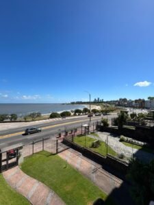 VENTA Frente a Rambla Malvin/73m2/ 2 Dorm/Balcon/ Amplios Ambientes