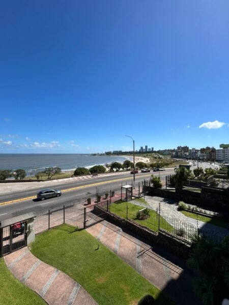 VENTA Frente a Rambla Malvin/73m2/ 2 Dorm/Balcon/ Amplios Ambientes