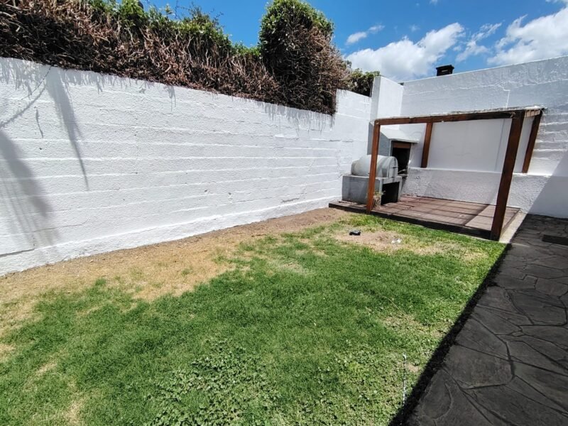 ALQUILER Zona Residencial/250m2/ 2 Dorm+esc/2 Baños/cochera/ Carrasco Sur