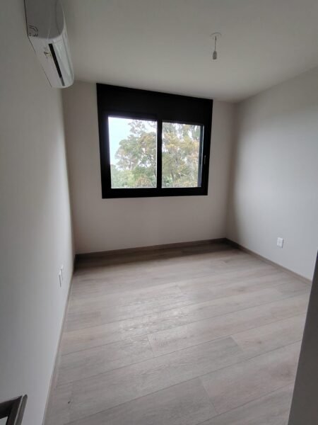 Gran Apto a ESTRENAR en DOS ACRES/2 dorm/2 baños/cochera/Complejo privado a pasos de Colegio British