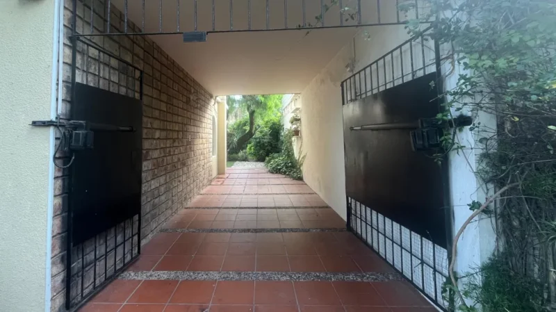 VENTA Gran Casa Triplex con 409m2/barbacoa/cocherax3/Carrasco Sur