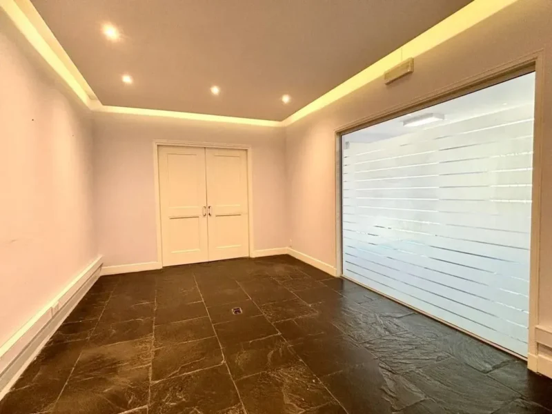 ALQUILER Gran Oficina a pasos de Arocena/140m2/4 Cocheras/ Carrasco