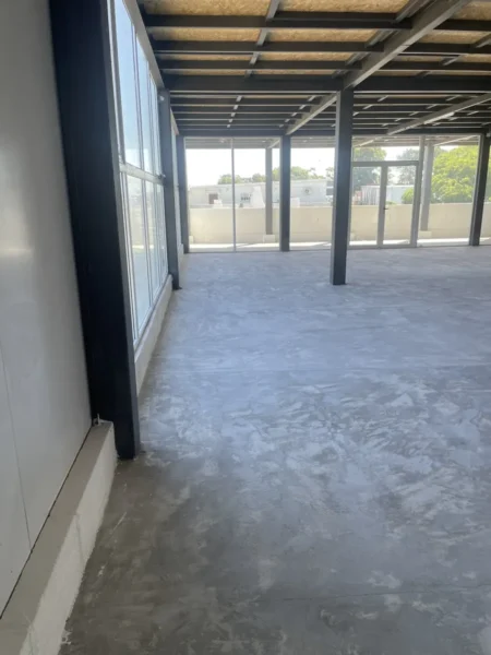 ALQUILER Gran Local Comercial frente Av. Giannattasio en Lagomar/450m2/3 Pisos