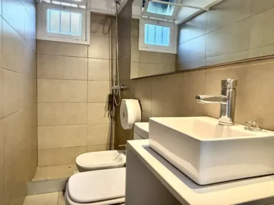 ALQUILER Gran Oficina a pasos de Arocena/140m2/4 Cocheras/ Carrasco