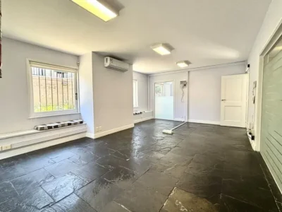 ALQUILER Gran Oficina a pasos de Arocena/140m2/4 Cocheras/ Carrasco