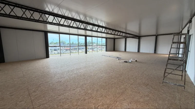 ALQUILER Gran Local Comercial frente Av. Giannattasio en Lagomar/450m2/3 Pisos