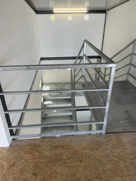 ALQUILER Gran Local Comercial frente Av. Giannattasio en Lagomar/450m2/3 Pisos