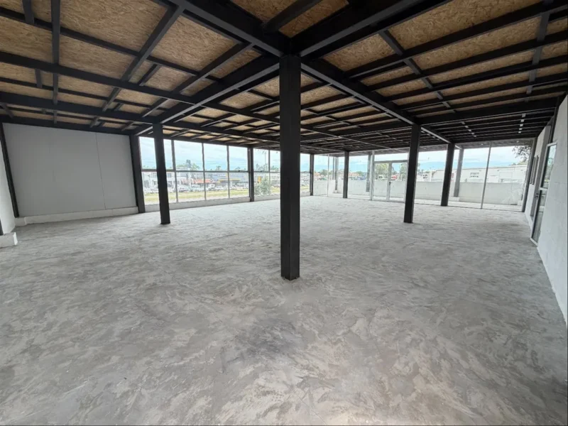 ALQUILER Gran Local Comercial frente Av. Giannattasio en Lagomar/450m2/3 Pisos